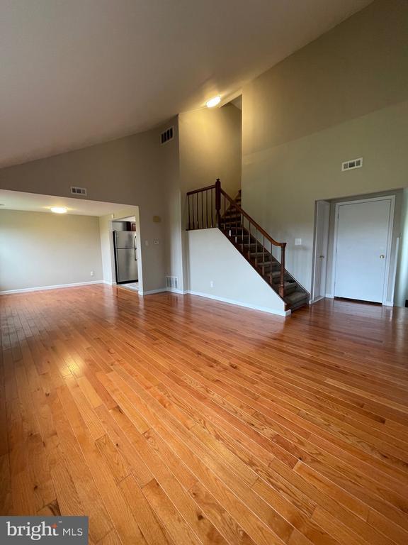 Building Photo - 115 Chaucer Rd