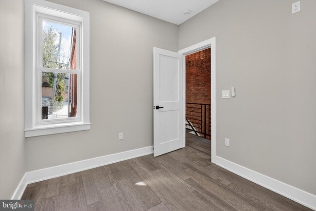 Building Photo - 34 W Sharpnack St