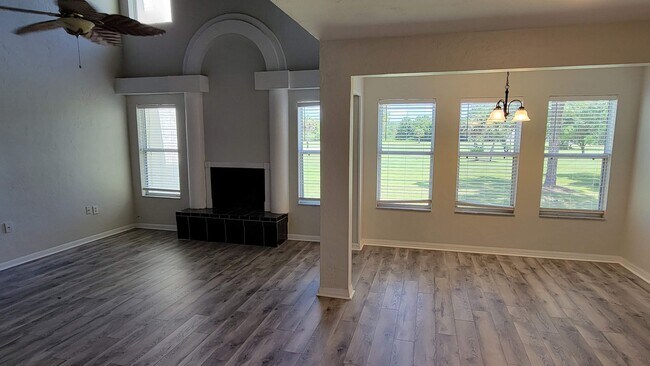Building Photo - 3 beds 3 bath condo on the golf course