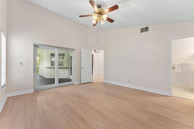Building Photo - 5333 Pine Cir