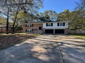 Building Photo - 2014 Oak Shores Dr