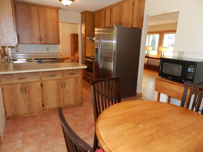 Building Photo - 2571 Crown Hill Ct