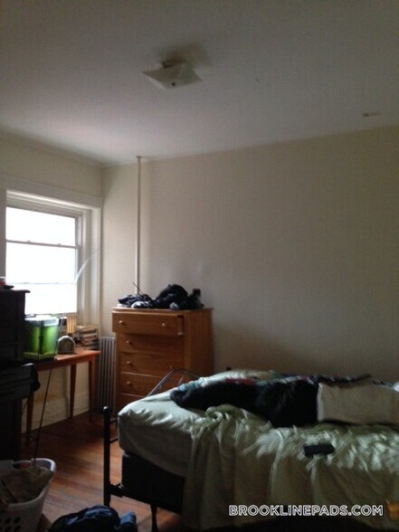 Building Photo - 1589 Beacon St