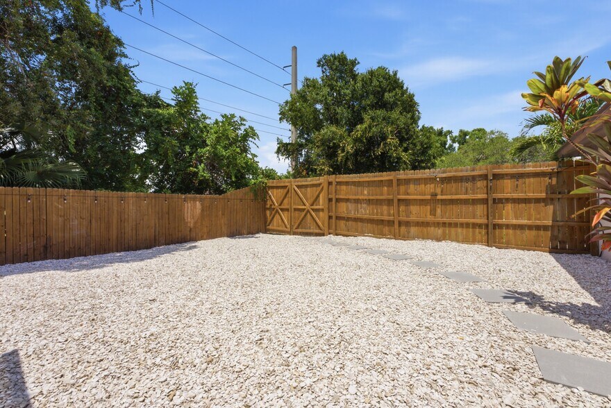 Building Photo - 4404 Meadow Creek Cir