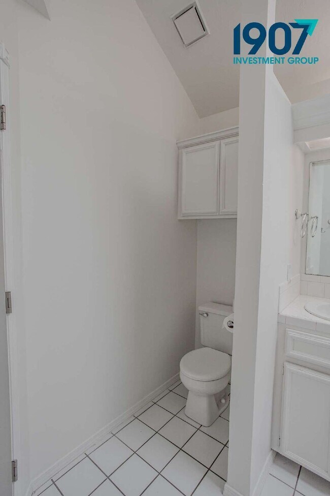Building Photo - 3017 SW 92nd St