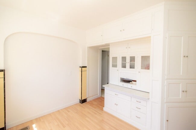 Building Photo - Exclusive 2 Bed/1 Bath Spanish-Style Home ...