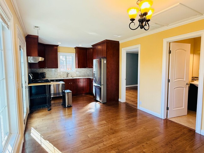 Building Photo - Great 1 Bedroom Home With In Unit Laundry and Private Patio in Menlo Park