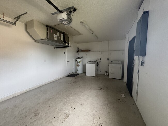 Building Photo - 641 Southland Rd