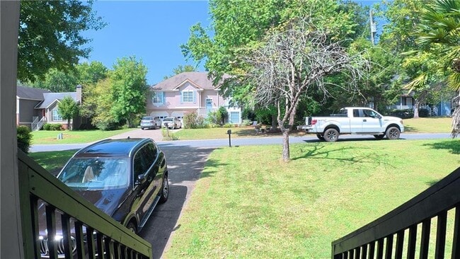 Building Photo - 2575 Overlake Dr