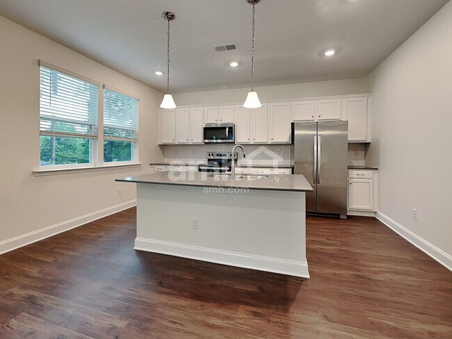 Building Photo - 605 Rivermist Dr