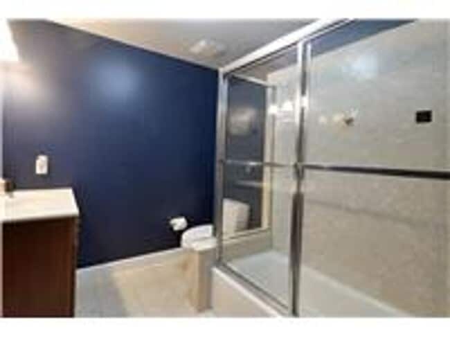 Building Photo - 4901 Washington Boulevard 4B