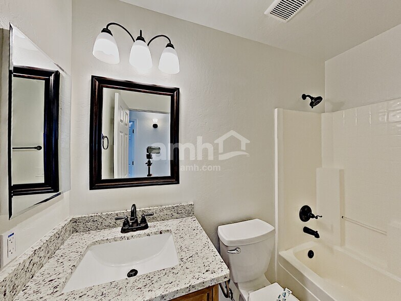 Building Photo - 13830 W Keim Dr