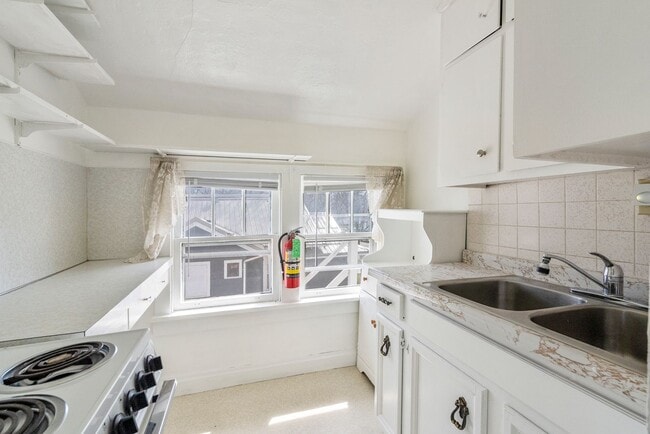 Building Photo - 1918 Olive St