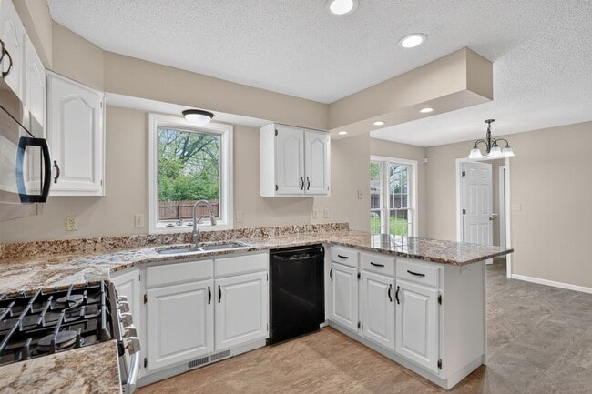 Building Photo - Spacious 4BR House in Columbia