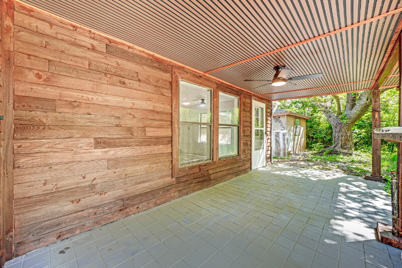 Building Photo - 4622 Bayview Dr