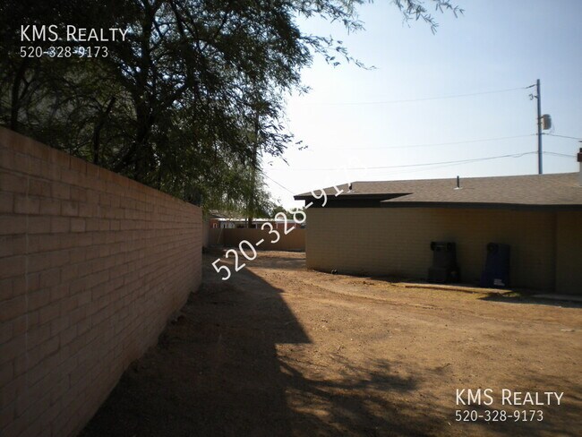 Building Photo - 2321 S Layton Pl