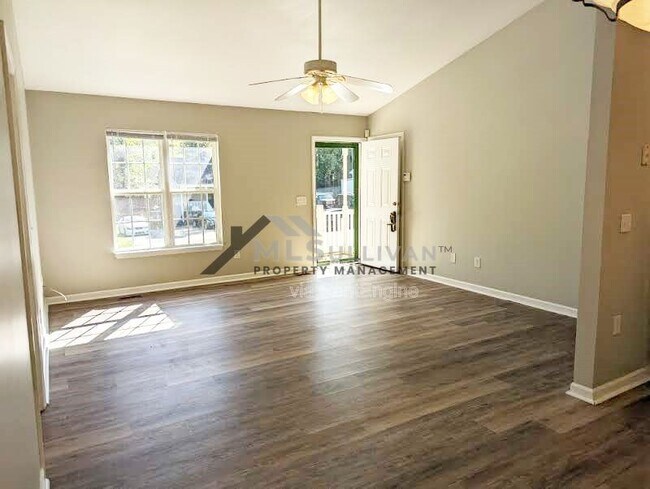 Building Photo - 200 Belle Ct