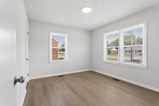Building Photo - 3BR/1BA Renovated Brick Rancher | 1-Car Garage | Hampton – Coliseum Central