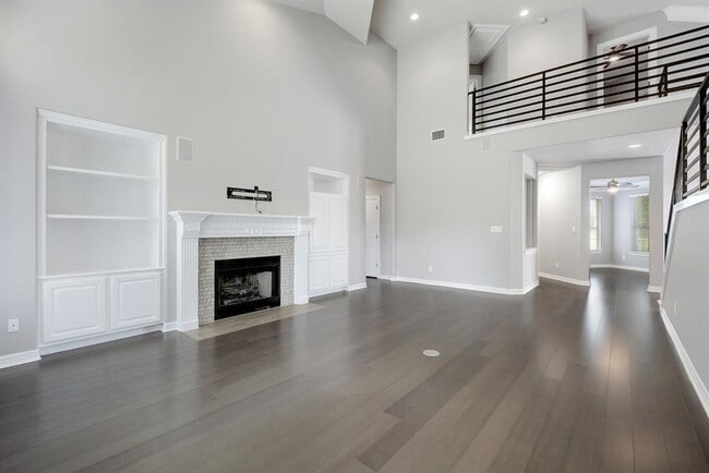 Building Photo - 40 Lovegrass Ln