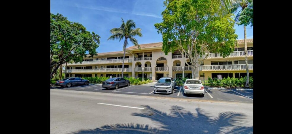 Building Photo - 100 Royal Palm Way