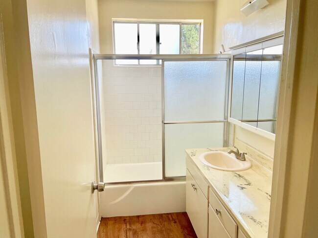 Building Photo - 1516 Rock Glen Ave