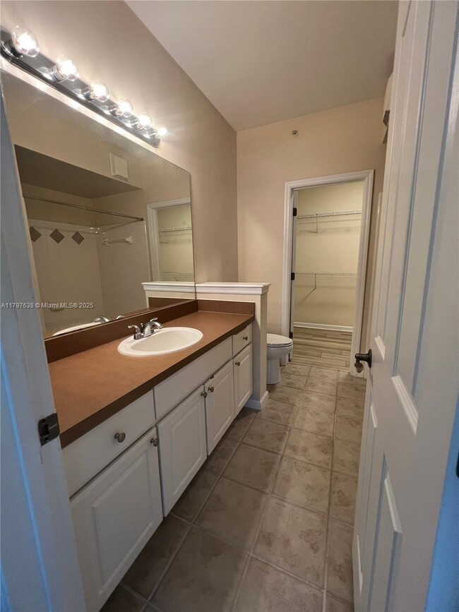 Building Photo - 2056 Alta Meadows Ln