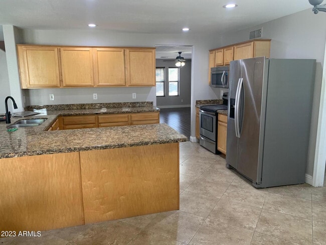 Building Photo - 494 W Cotton Ln