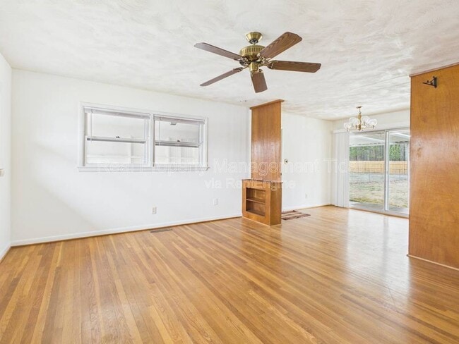 Building Photo - 47 Beaconsdale Ln