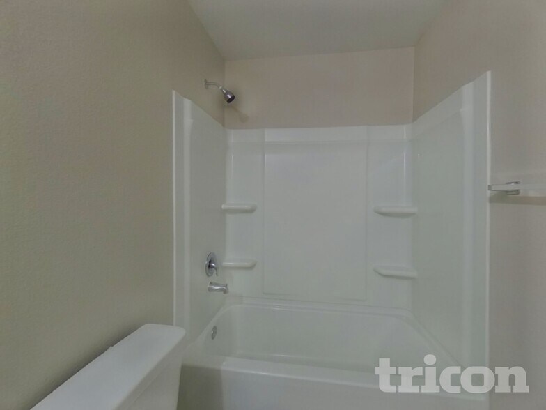 Building Photo - 10122 Cerritos dr