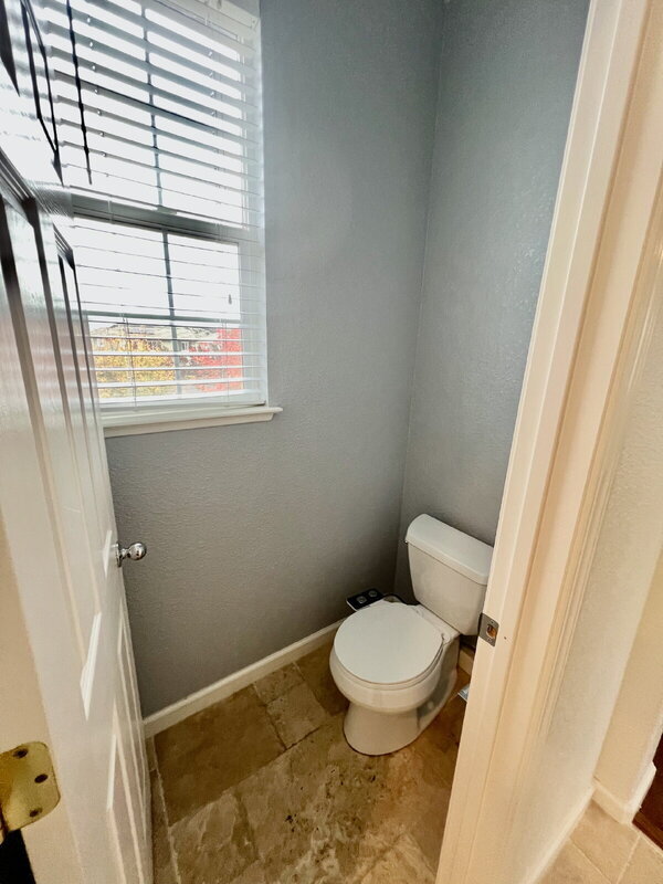 Building Photo - 668 Granite Ln