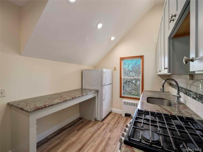 Building Photo - 42 Park Ave