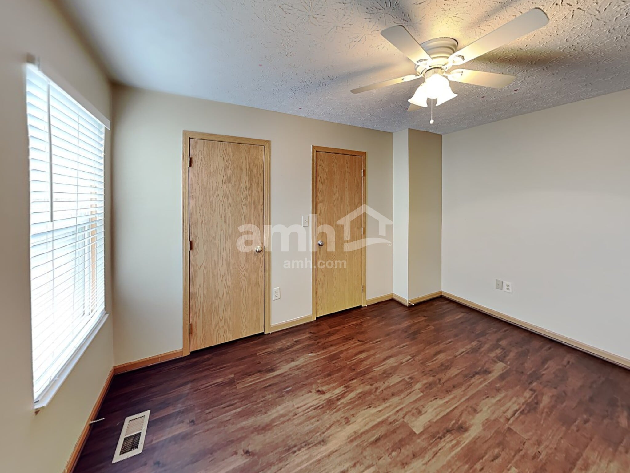 Building Photo - 472 Greenhill Dr