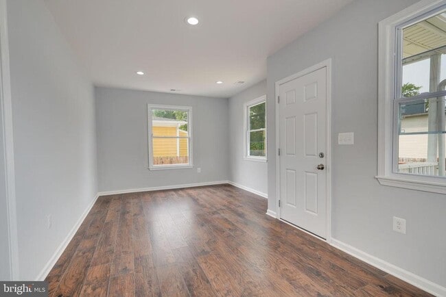 Building Photo - 3312 D St SE