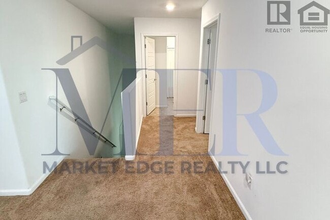 Building Photo - 4Bed/4Bath w/2 Car Gar-Tucson! $199 MOVE-I...