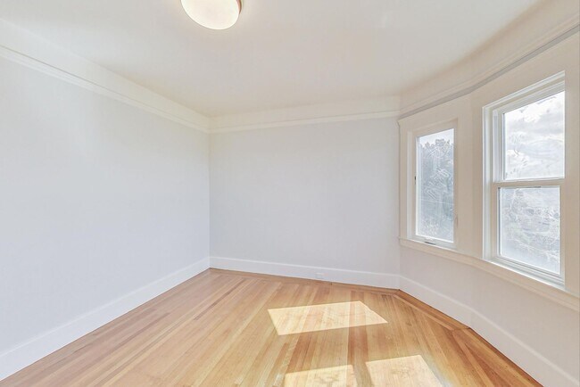 Building Photo - Introducing the Perfect Blend of Elegance and Comfort in San Francisco's Westwood Highlands!