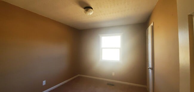 Building Photo - 2604 Aden Pl