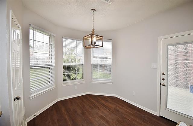 Building Photo - 1402 Lost Creek Dr