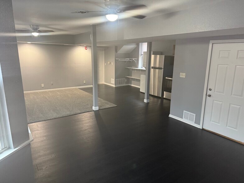 Building Photo - 524 E Grand Ave