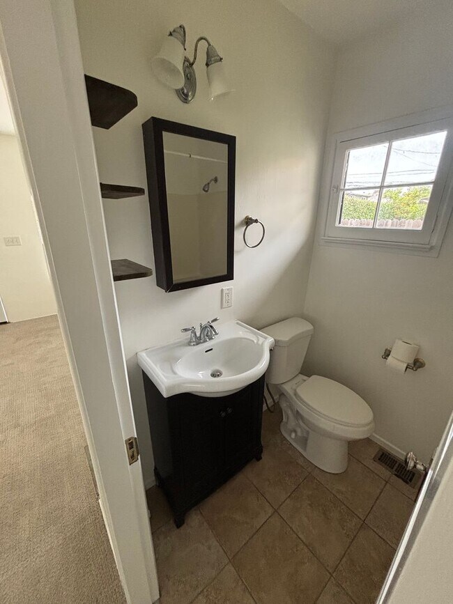 Building Photo - Charming One-Bedroom Retreat in Prime Santa Barbara Location
