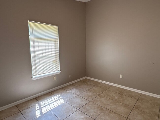 Building Photo - Newly Listed Home in Oakhaven