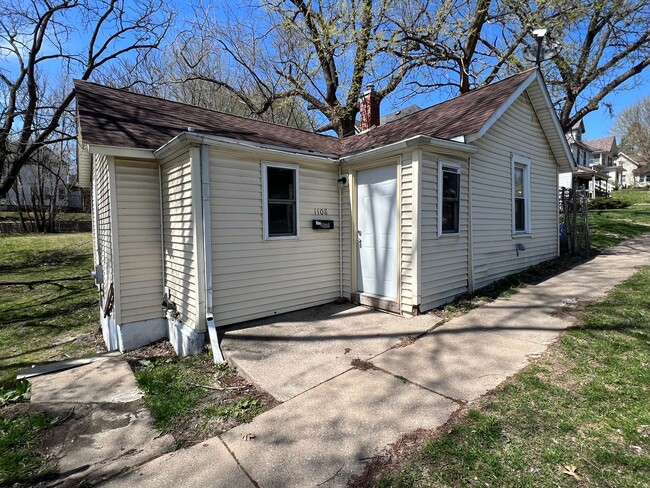 Primary Photo - 1 Bedroom House in Davenport