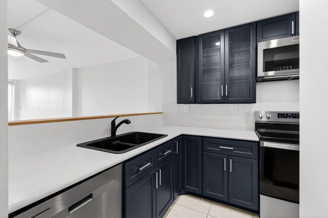 Building Photo - 12 Royal Palm Way
