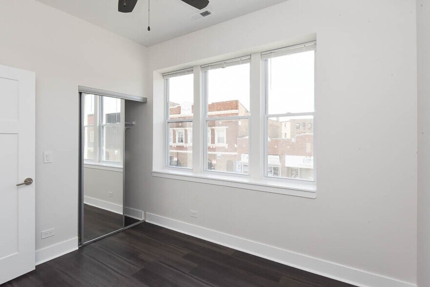 Building Photo - 4365 N Elston Ave