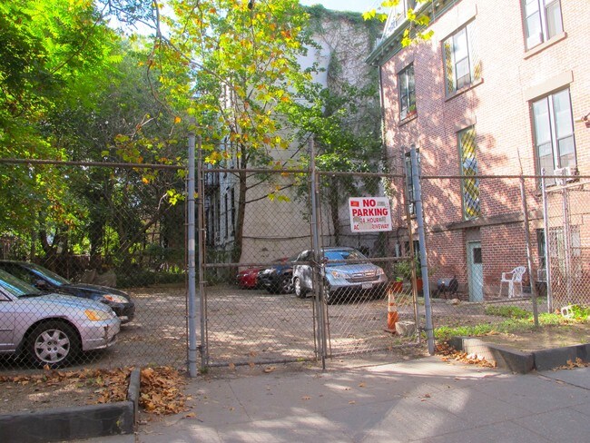 Building Photo - 395 Washington Ave