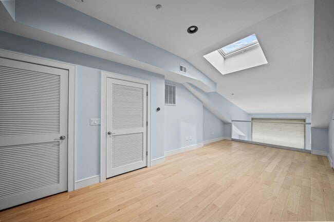 Building Photo - 8917 River Rd