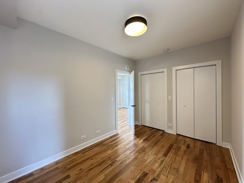 Building Photo - 649 W Wrightwood Ave