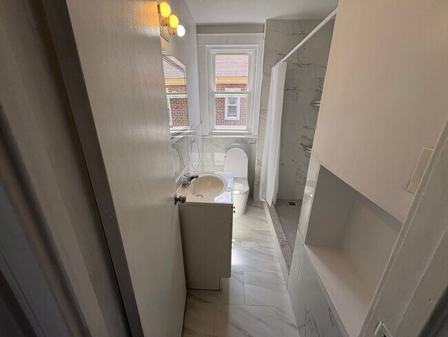 Building Photo - 1806 Hoffnagle St