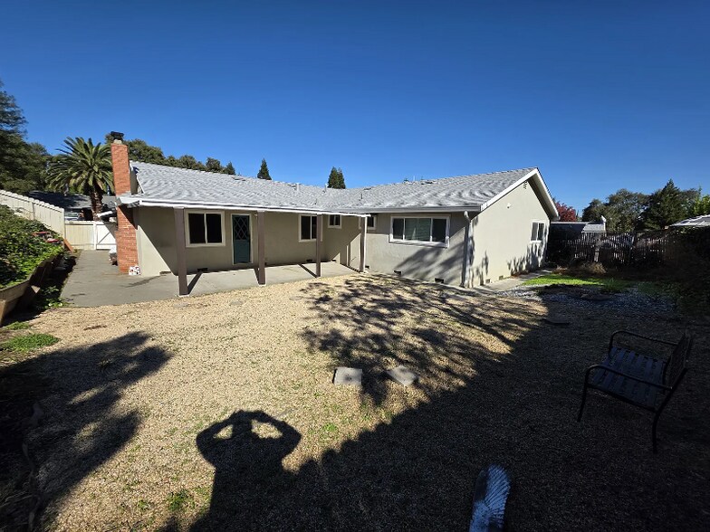 Building Photo - 440 Willamette Dr