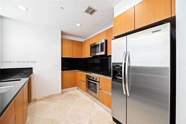 Building Photo - 1050 Brickell Ave