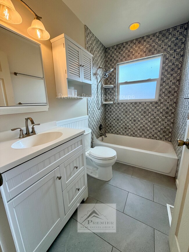 Building Photo - 4519 Bella Dr